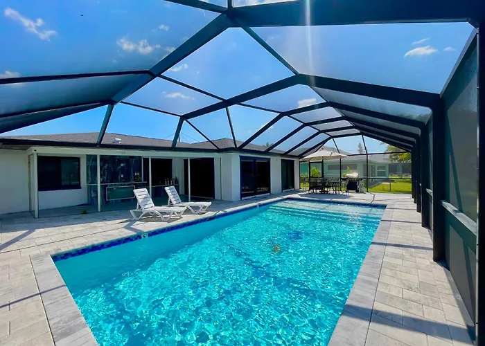 Artistic Decor Scenic Views Saltwater Heated Pool Villa
