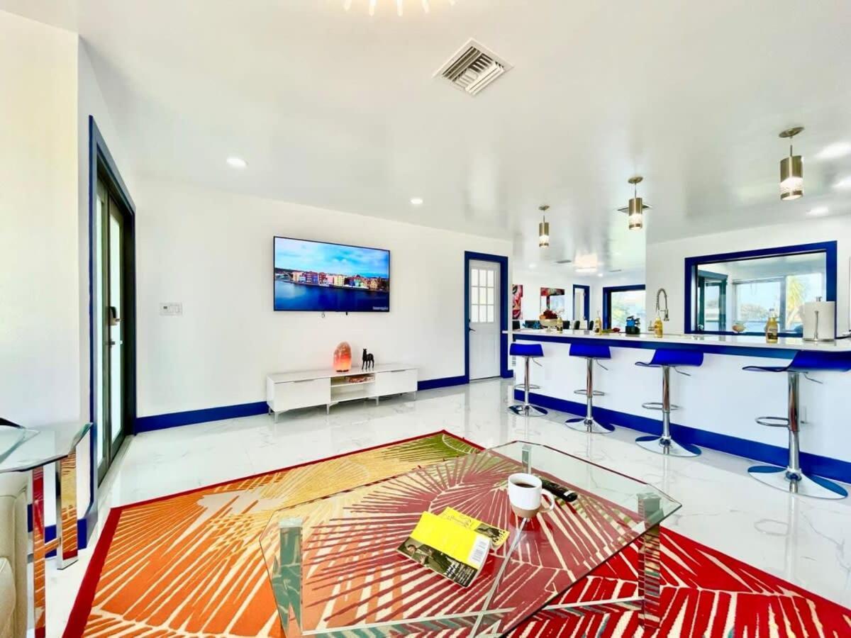 Artistic Decor Scenic Views Saltwater Heated Pool *