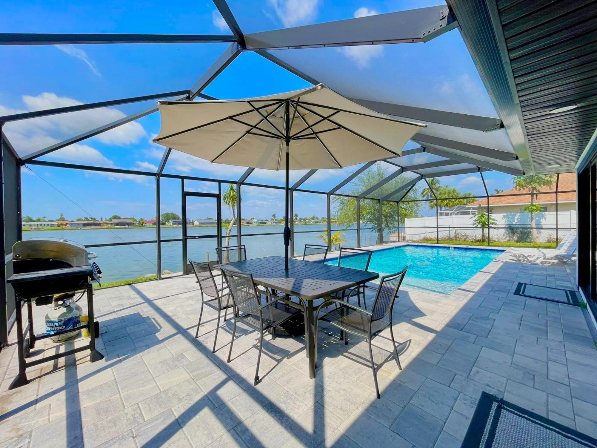 Artistic Decor Scenic Views Saltwater Heated Pool Holiday home Cape Coral
