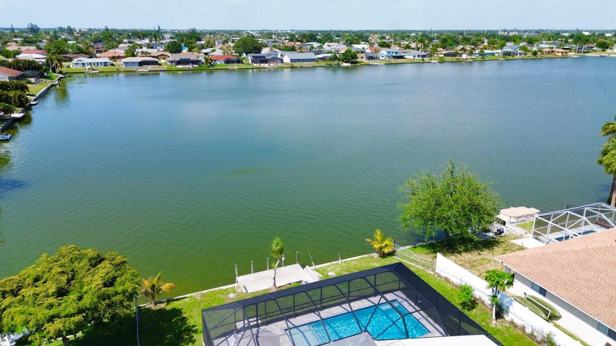 Holiday home Artistic Decor Scenic Views Saltwater Heated Pool Cape Coral