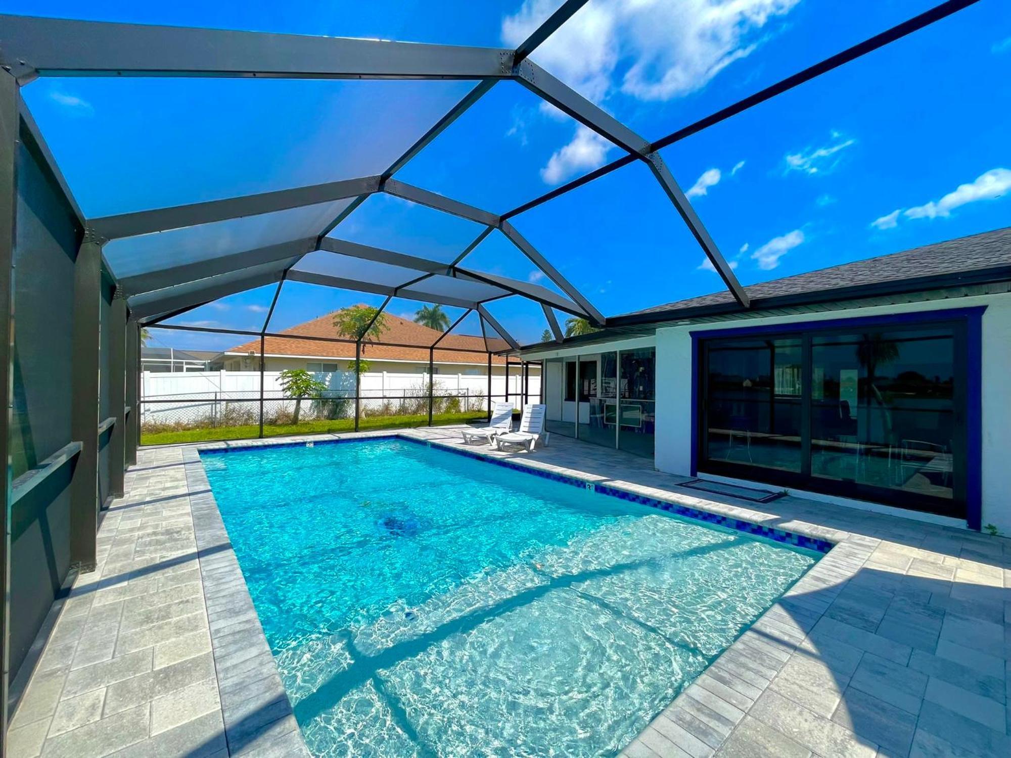 Artistic Decor Scenic Views Saltwater Heated Pool Holiday home Cape Coral